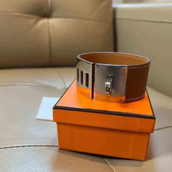 Sold x Hermes Kelly dog bracelet - Picture 6 of 11